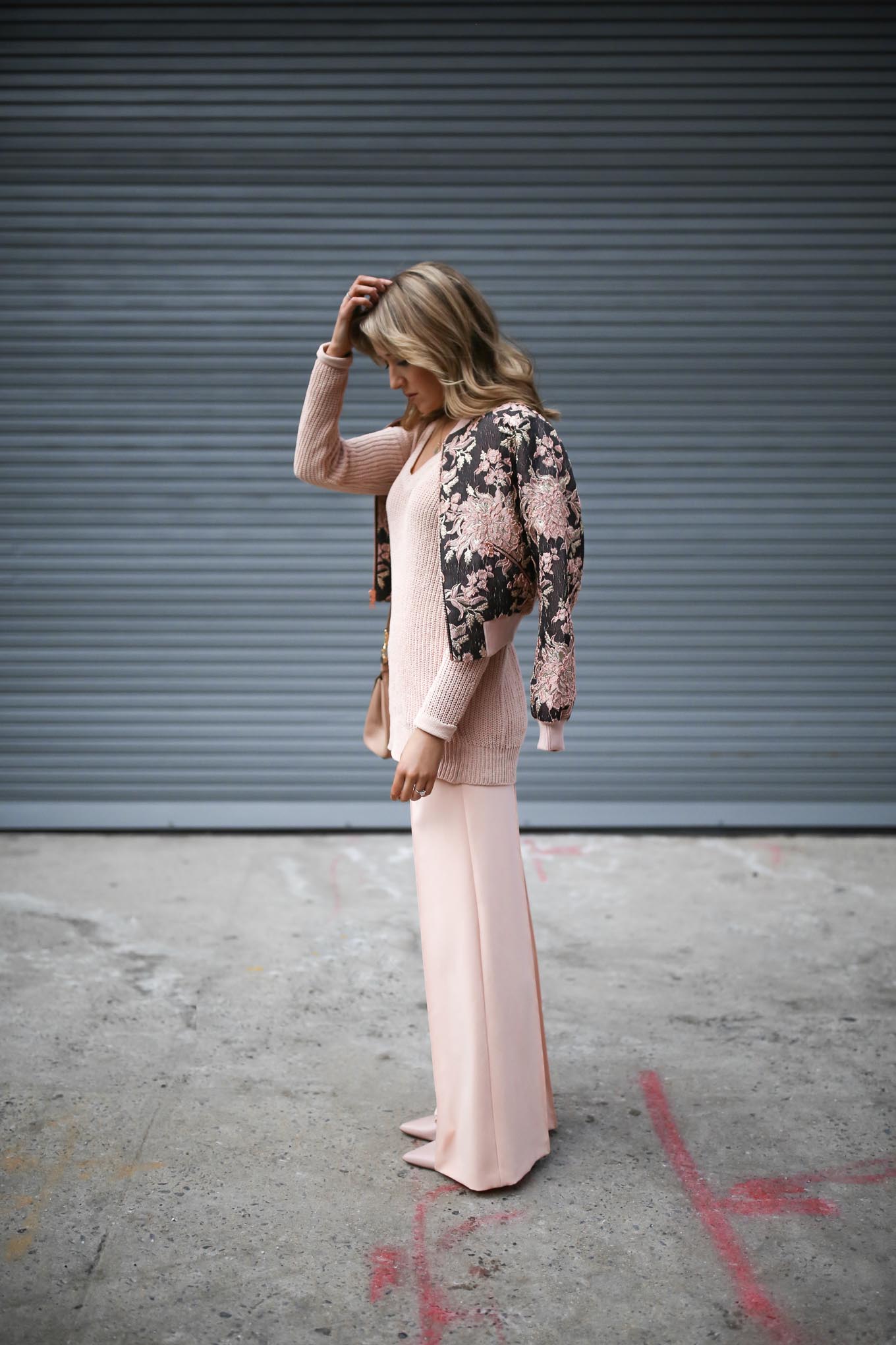 pastel-coral-pink-monochromatic-wide-leg-pants-chunky-knit-v-neck-sweater-jacquard-bomber-jacket-alice-olivia-nyfw-street-style-blog-3-680x1020@2x.jpg