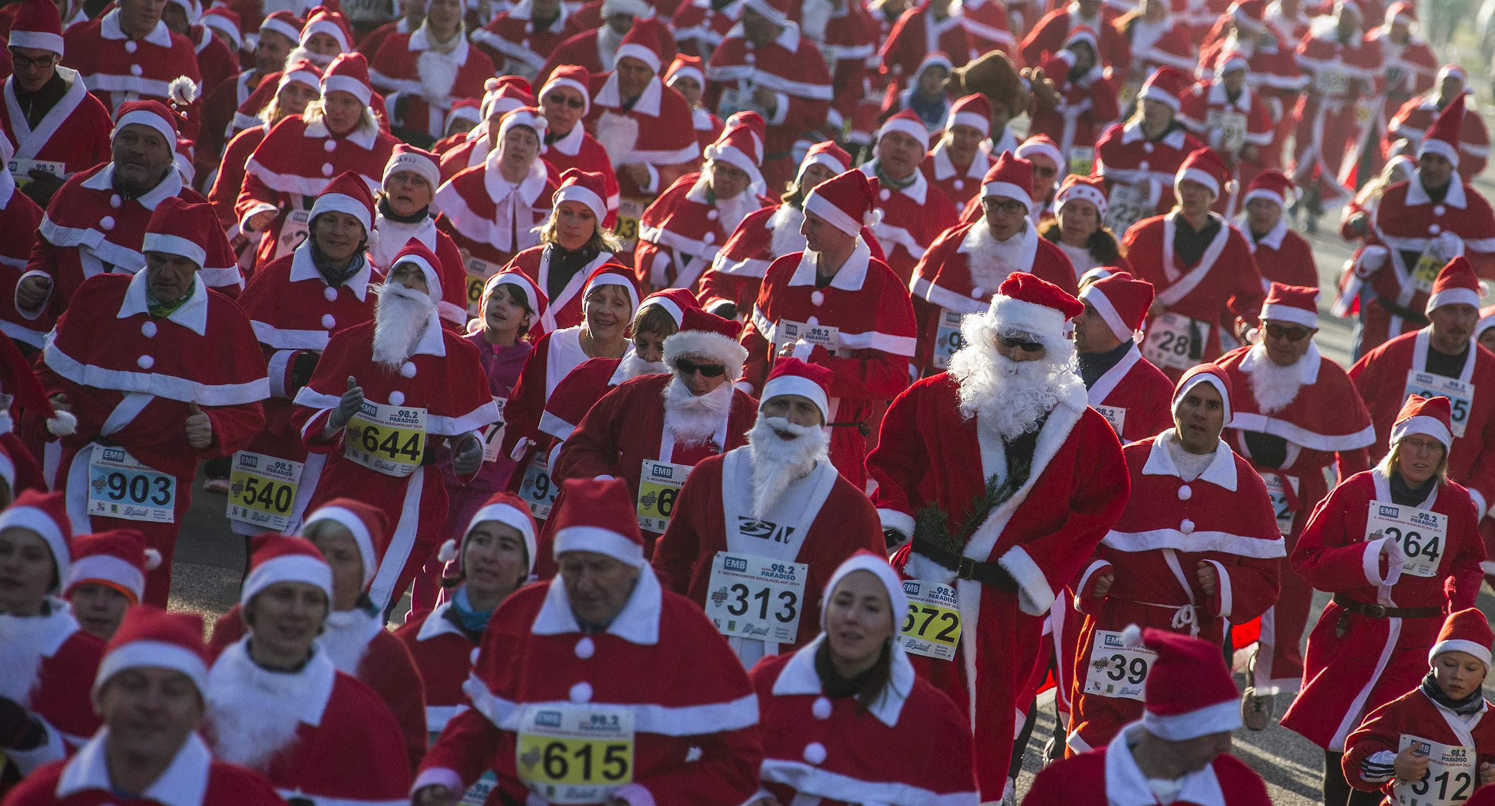 Runners dressed as Father Christmas start in the Nikolaus Lauf (Santa Claus Run) in the east German town of Michendorf